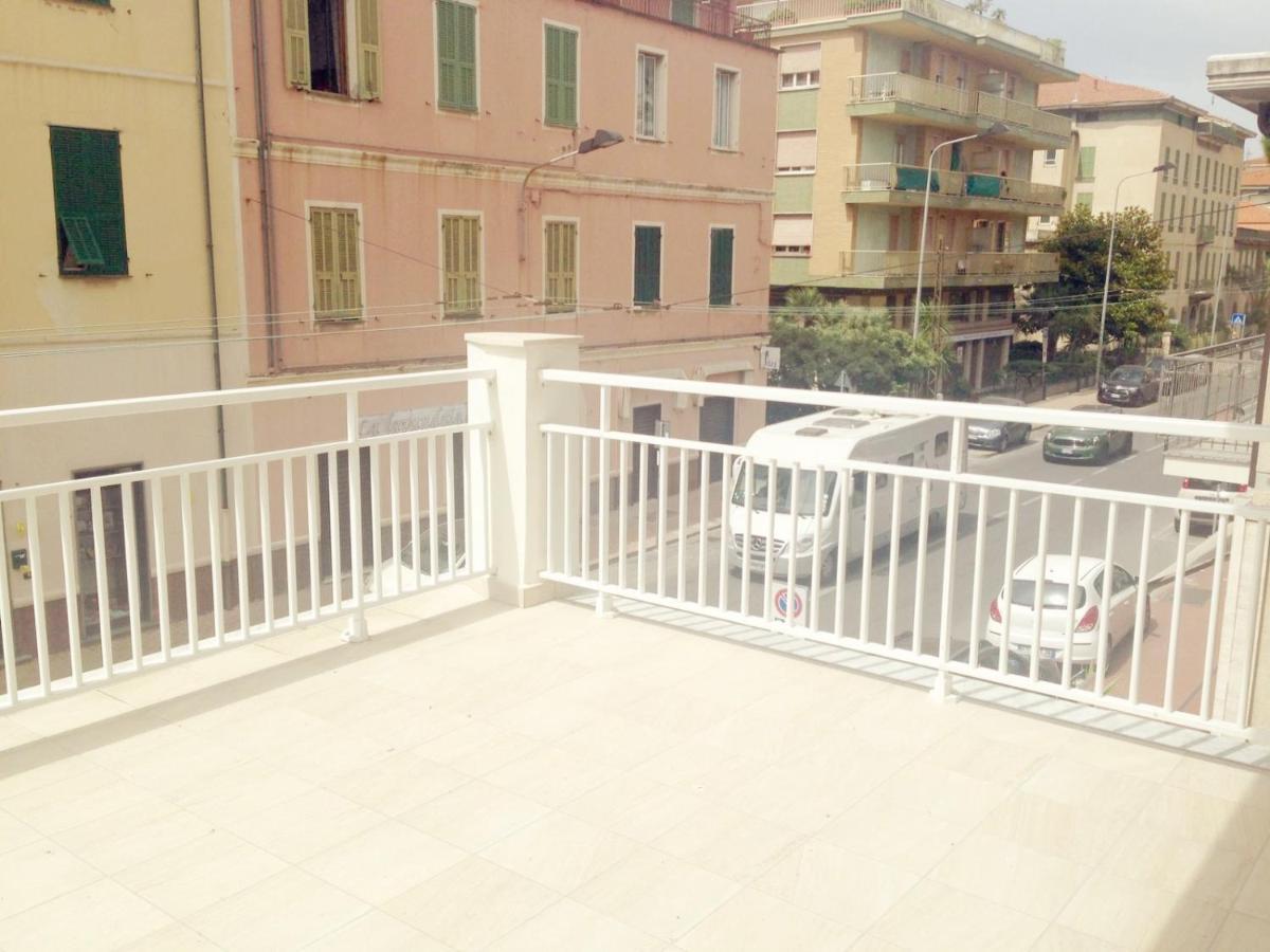 Casa Vacanza! A 50M Dal Mare! บอร์ดิเกรา ภายนอก รูปภาพ