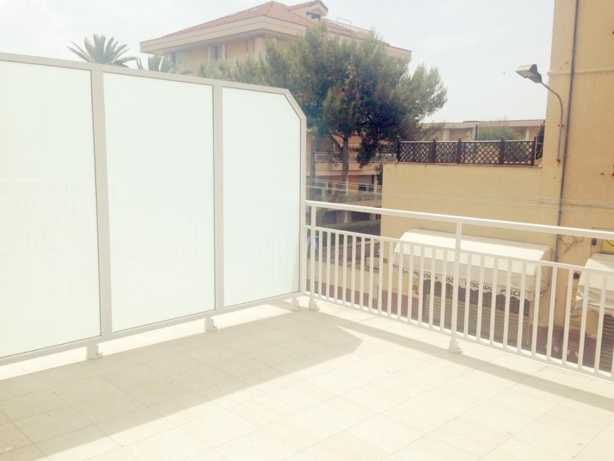 Casa Vacanza! A 50M Dal Mare! บอร์ดิเกรา ภายนอก รูปภาพ
